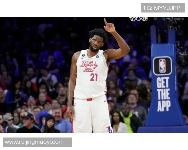 乔尔恩比德如何在NBA赛场上展现统治力与领导魅力的双重风采