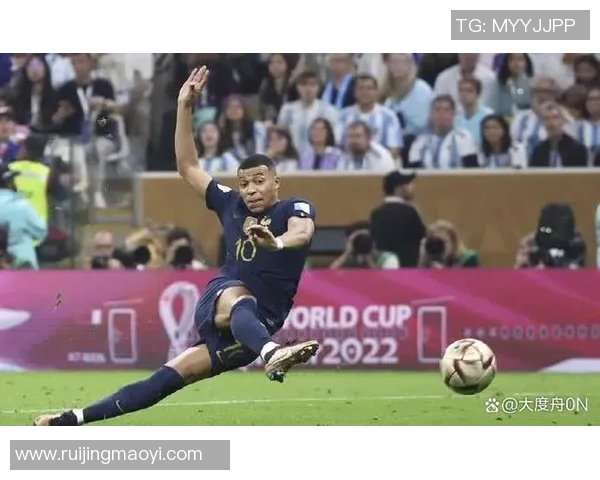 姆巴佩在世界杯赛场上的精彩表现引发全球关注与热议