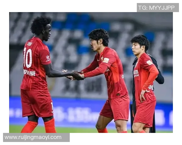 图尔与朗斯激战正酣比分悬念迭起引发球迷热议 图尔与朗斯激战正酣比分悬念迭起引发球迷热议